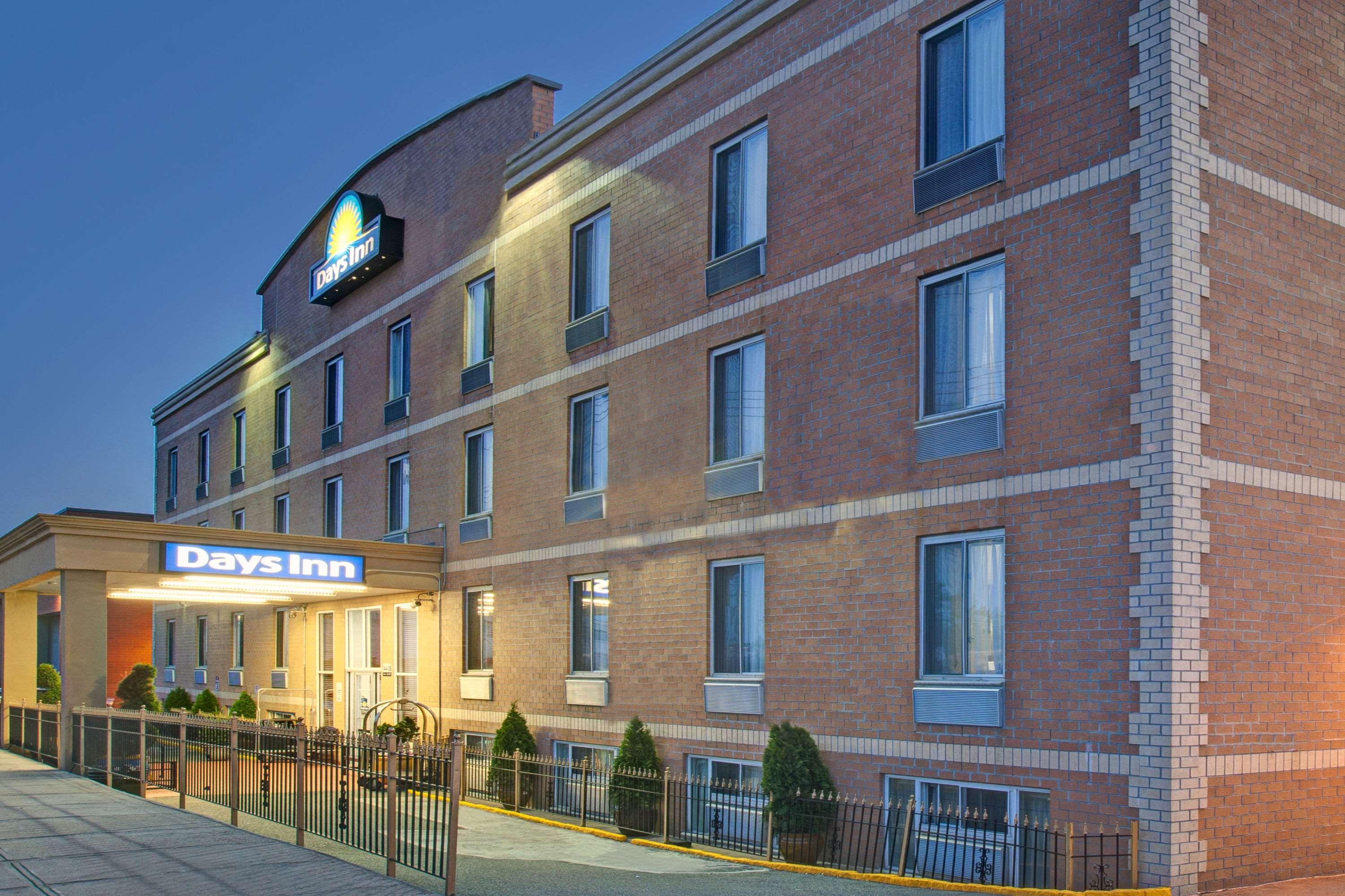 Days Inn By Wyndham Jamaica / Jfk Airport New York Exterior photo