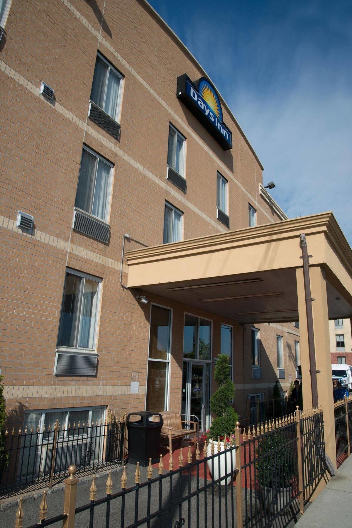 Days Inn By Wyndham Jamaica / Jfk Airport New York Exterior photo