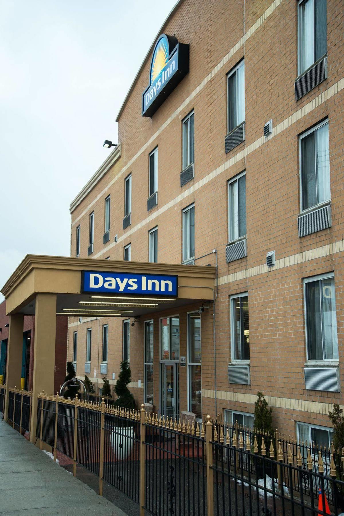 Days Inn By Wyndham Jamaica / Jfk Airport New York Exterior photo